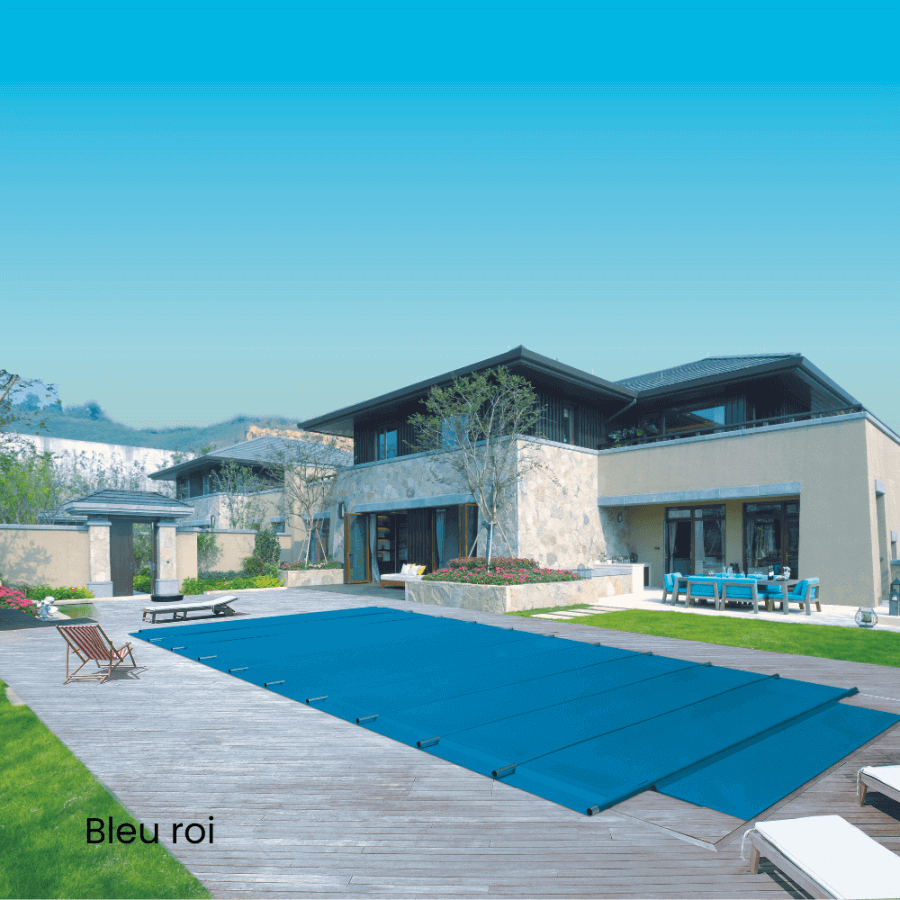 Photo d'une bâche à barres pour piscine gris bleu outremer