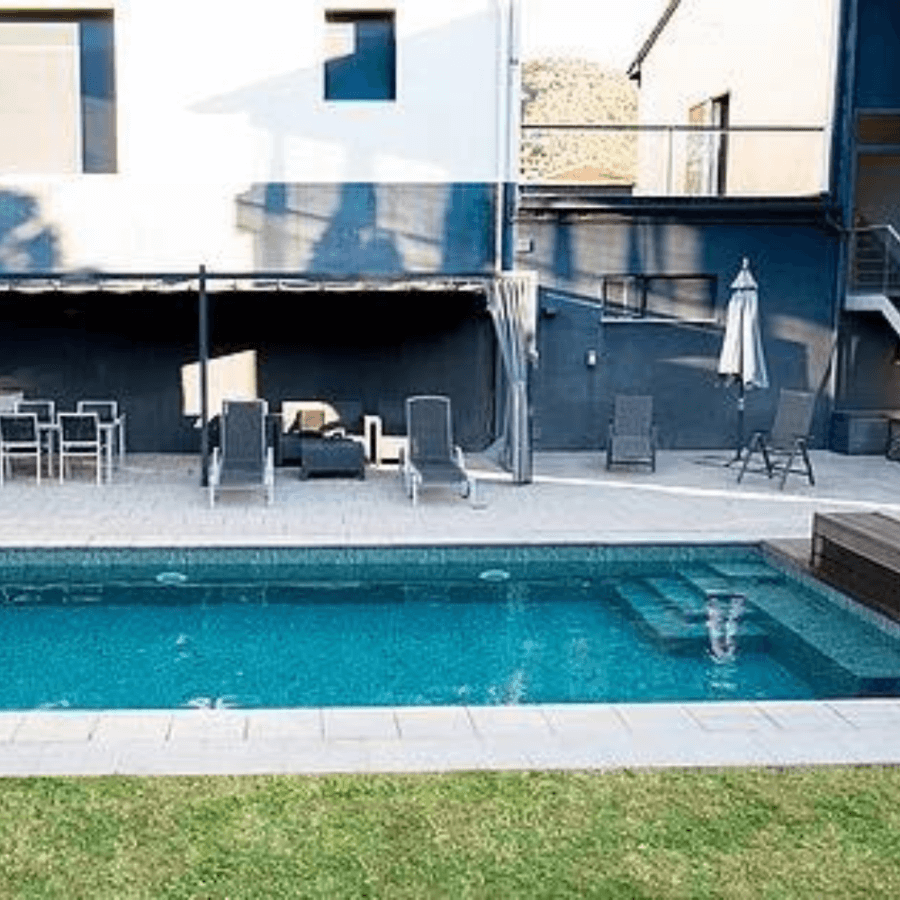 photo d'une piscine avec Pvc armé ALKORPLAN ALIVE 165/100 couleur gris