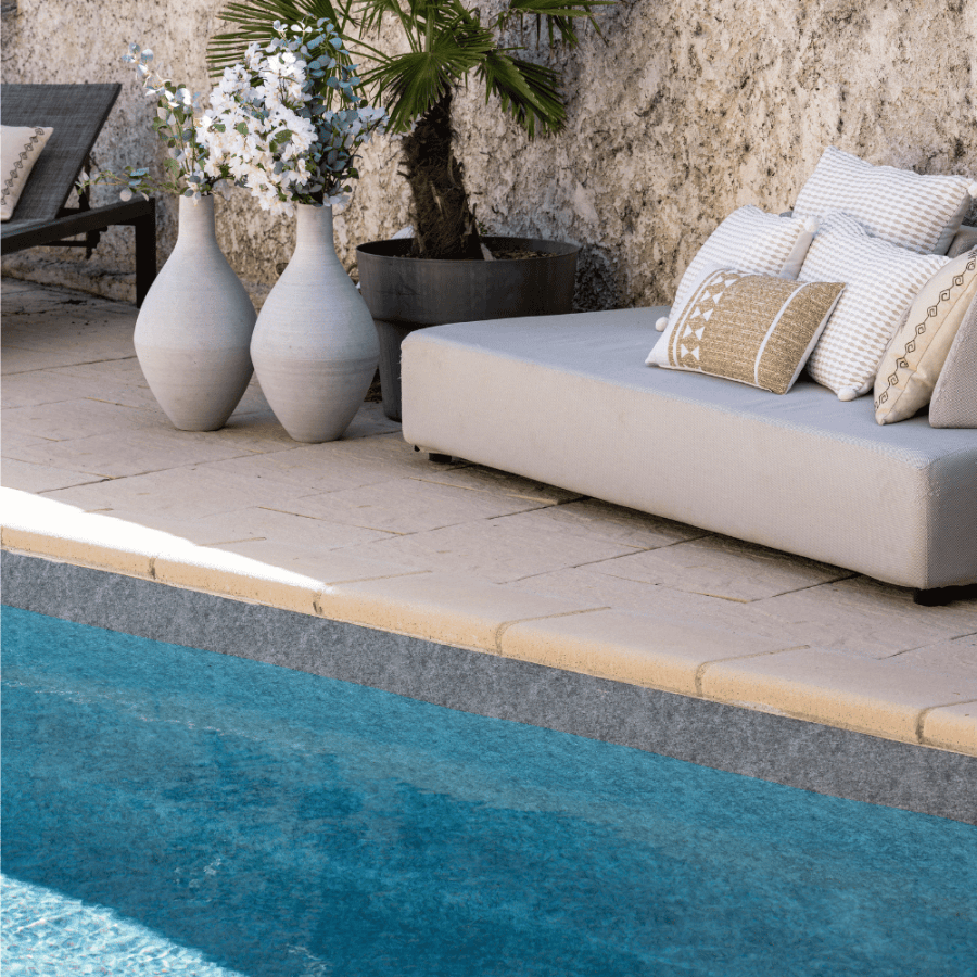 photo d'une piscine avec liner granit grey