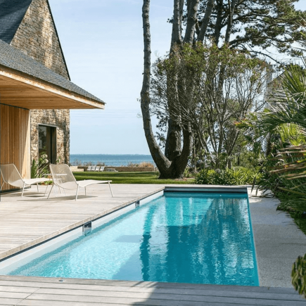 photo d'une piscine avec pvc armée couleur gris clair