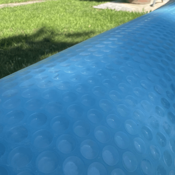 Photo d'une  bâche à bulles sur enrouleur