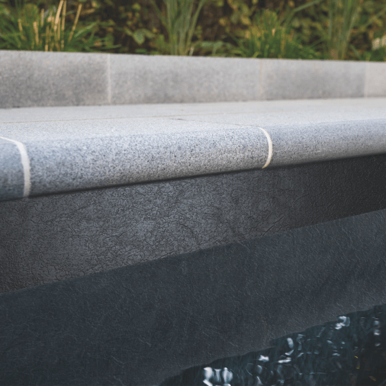 Pvc armé antidérapant ALKORPLAN RELIEF 180/100 pour piscine noir