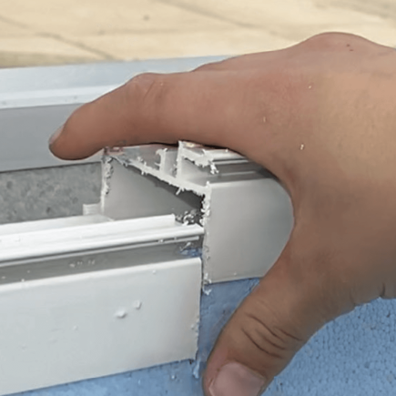 Rail d’accrochage droit en U - Longueur 2,40 m - Piscine blocs polystyrène